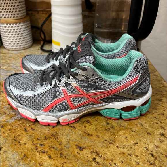 ASICS Gel Flux 2 size 7 - Picture 3 of 9